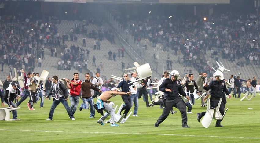 navijači upali na teren u Turskoj navijači upali na teren u Turskoj