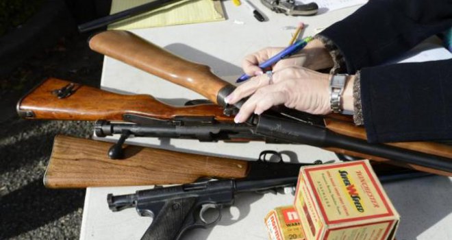 Do zuba naoružan u Mrkonjić Gradu: U kući mu pronašli automatske puške, mitraljez, pištolje, municiju...