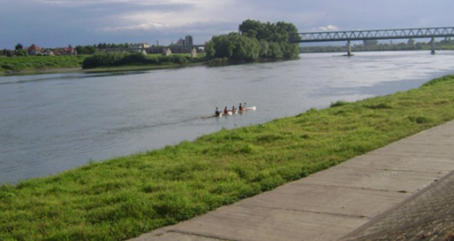 Ušao u rijeku, zaronio i nestao: Policijska potraga za muškarcem iz Živinica