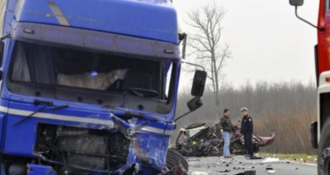 Žepče: U sudaru teretnih vozila povrijeđene tri osobe