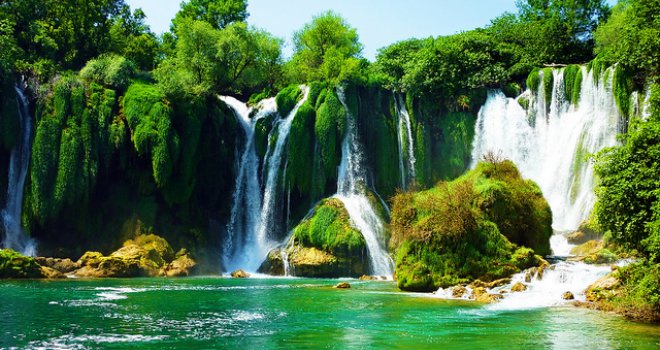 Tuča u Ljubuškom: Mještani se sukobili s Arapima koji su htjeli klanjati na vodopadu Kravice?!