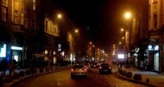 Crni bilten Sarajeva uoči Nove godine: Tri osobe iz automobila pucale na policijski kombi...  