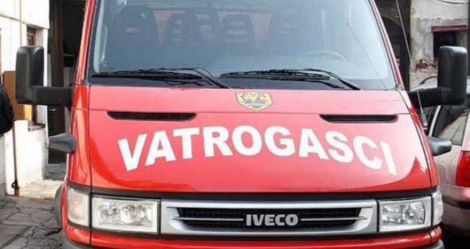 Ugušio ih dim: U požaru smrtno stradali baka i unuk