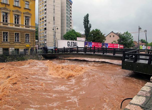 most drvenija zatvoren most drvenija zatvoren