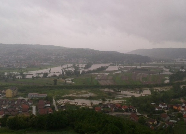 poplave u doboju, maj 2014/ Foto: Dobojinfo poplave u doboju, maj 2014/ Foto: Dobojinfo