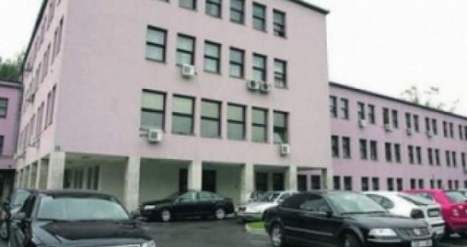 Vlada Federacije BiH na aukciji prodaje stare automobile: Najmlađi je 'renault scenic' iz 2004.