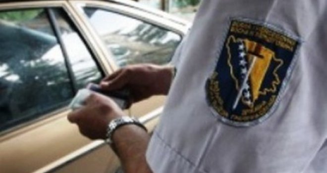 Na GP Velika Kladuša čeka se oko sat i pol, na ostalim granicama - do sat vremena