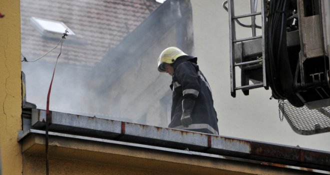 Čapljina: Grom zapalio štalu s municijom