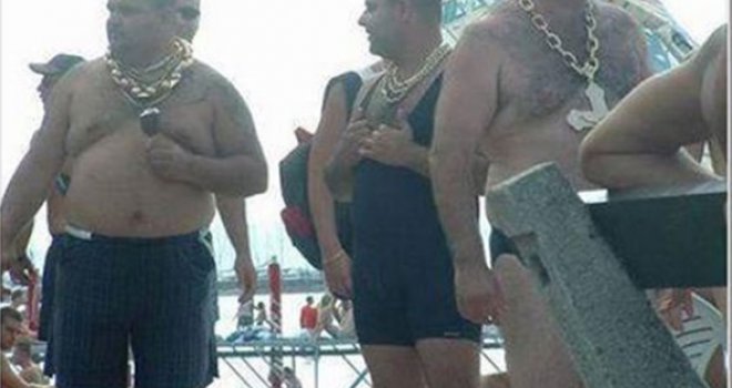 Ono kada se pokačiš sa pogrešnim ljudima na faceu, pa moraš da bježiš iz zemlje