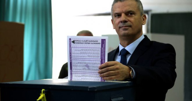 Nije tačno da se u Opštini Stari Grad sprema krađa glasova iza koje stoji SBB - Fahrudin Radončić, jer...