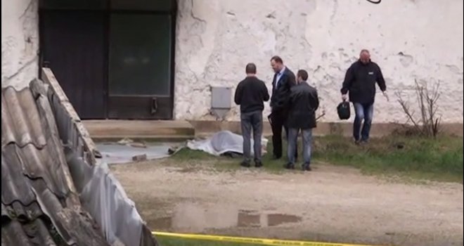 U ženu ispalio nekoliko hitaca, pa sebi pucao u glavu!