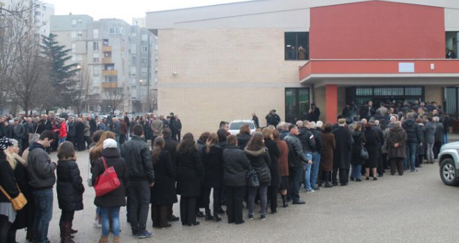 Jagma u Hercegovini: Birališta u Mostaru zatvorena tek sat iza ponoći!