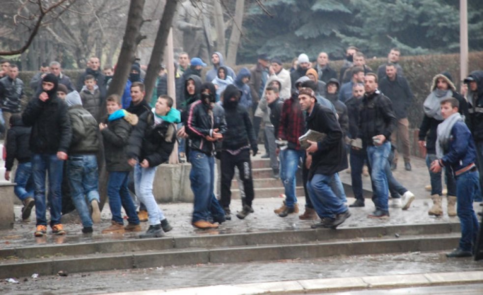 pristina-kosovo-neredi-2