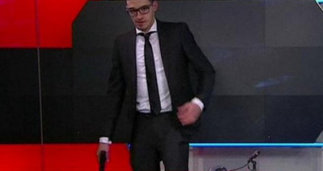 Naoružan upao u TV studio: 'Po cijeloj državi smo postavili bombe'