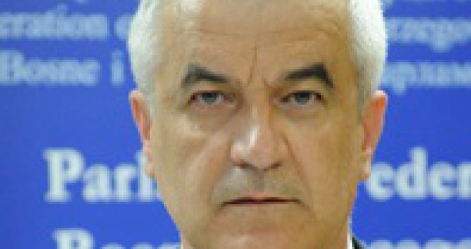 Mandić: Nije mi jasno kako se iz sredstava od akciza na duhan i alkohol ne izdvaja za zdravstvo