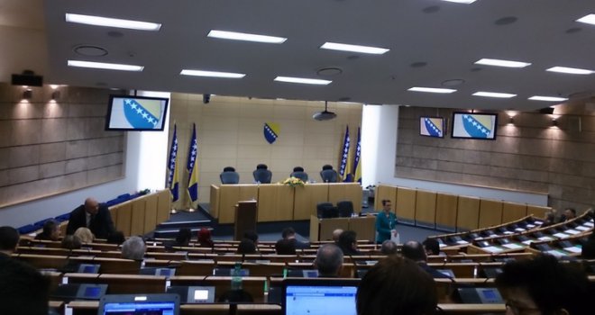 Novalić uskoro izlaže ekspoze, sjednica Parlamenta FBiH kasni