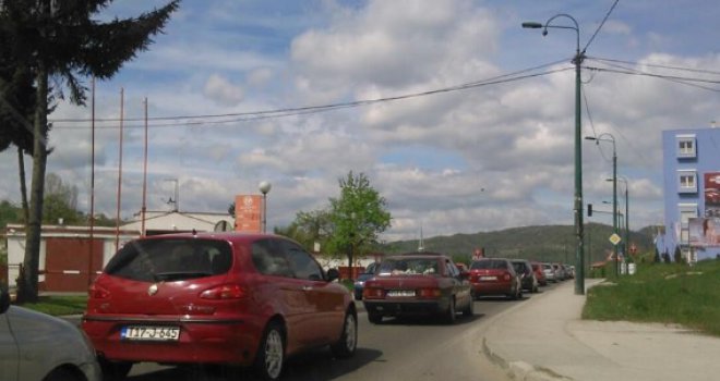 Pojačan promet vozila na M-17 Zenica-Nemila, moguće formiranje dužih kolona, ali to nisu jedini zastoji
