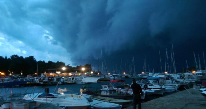 Sezona se bliži kraju: Nevrijeme poharalo Dalmaciju, temperature pale za 10 stepeni