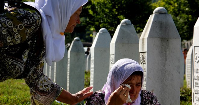 Dan šehida: Preživjele žrtve rata posjetile mezarja najmilijih