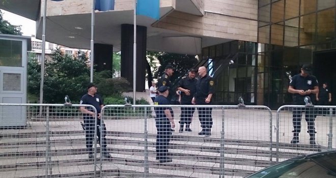 U BiH pojačane mjere sigurnosti: Ima li podataka da bi se i kod nas mogli dogoditi teroristički napadi?