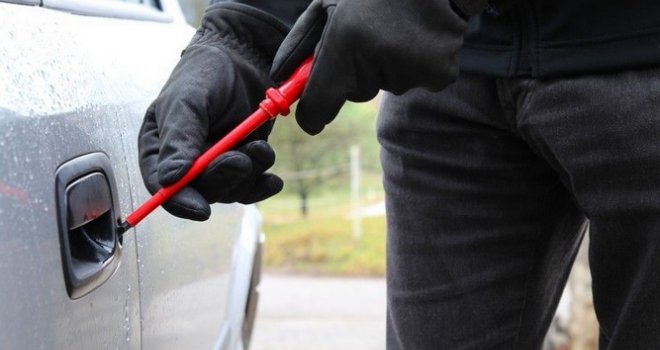  Iznuđuju novac od vlasnika: U Sarajevu za dva mjeseca ukradeno čak 58 auta, najčešće su na udaru...