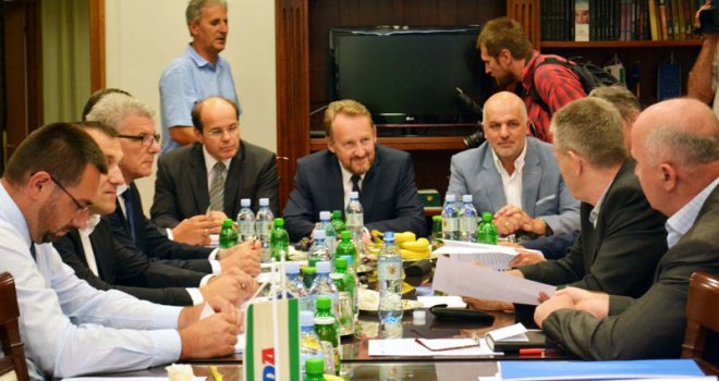 SDA kategorično: Odbacujemo napade i nasrtaje glasila Fahrudina Radončića!