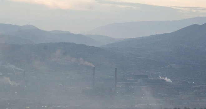 Oprez na putu: Gusta magla smanjuje vidljivost, pazite se odrona na mokroj cesti