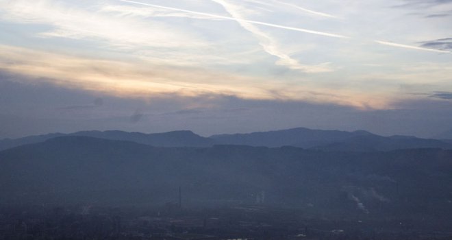 Apel vozačima na opreznu i sporiju vožnju: Magla i skliske ceste