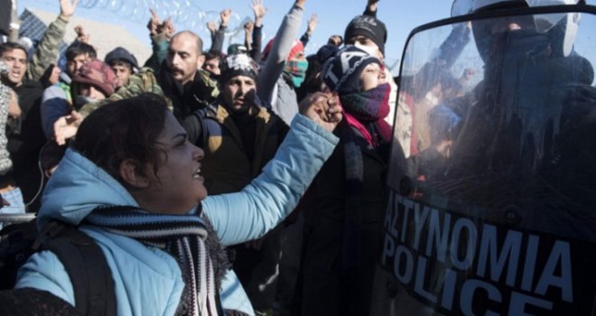 Protest izbjeglica na autoputu ka Makedoniji