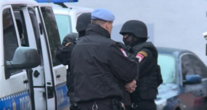 Akcija 'Tranzit': Razbijena mreža dilera, policija hapsi krijumčare drogom 