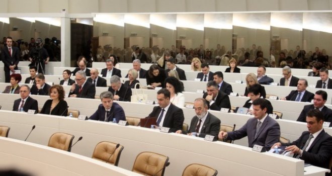 Umjesto smanjenja, povećanje izdvajanja u javnom sektoru: Za plate pet miliona više, za putne troškove milion više...