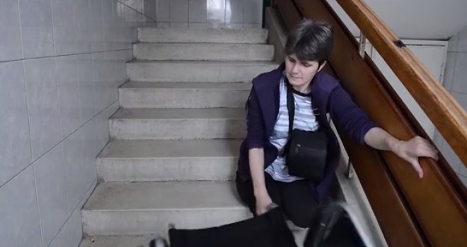 Kako u BiH živi samohrana majka invalid: Znali su mi dovikivati 'Vidi one babaroge u kolicima!'