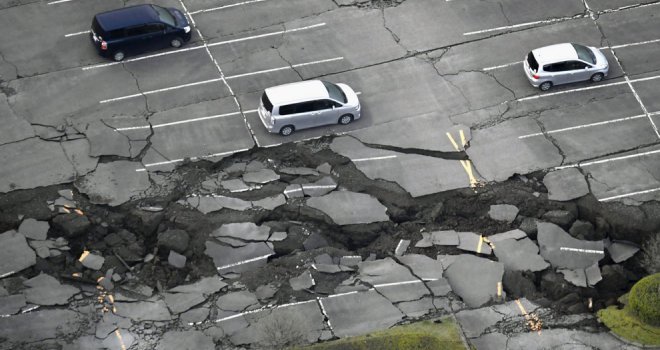 Jak zemljotres opet pogodio Japan: Više mrtvih, povrijeđenih, zarobljenih, proradio vulkan, evakuisana sela