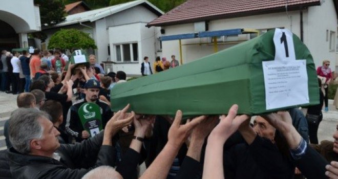 Vlasenica: Dženaza za dvije identificirane i 12 neidentificiranih žrtava