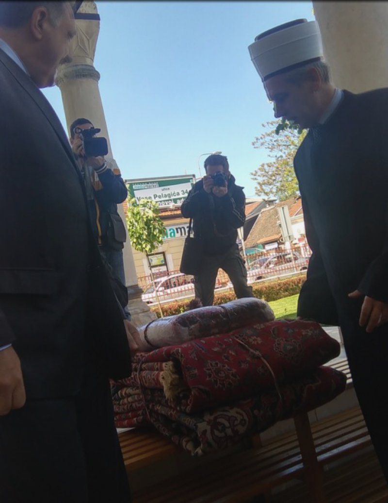 dodik-poklanja-cilime