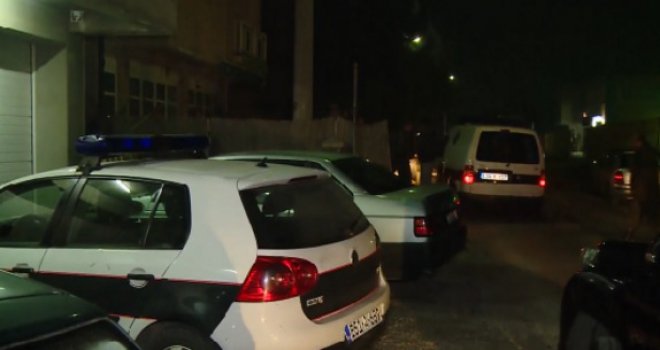 Crni bilten Sarajeva: Izbacio drvenu gredu kroz prozor pa teško povrijedio osmogodišnje dijete!