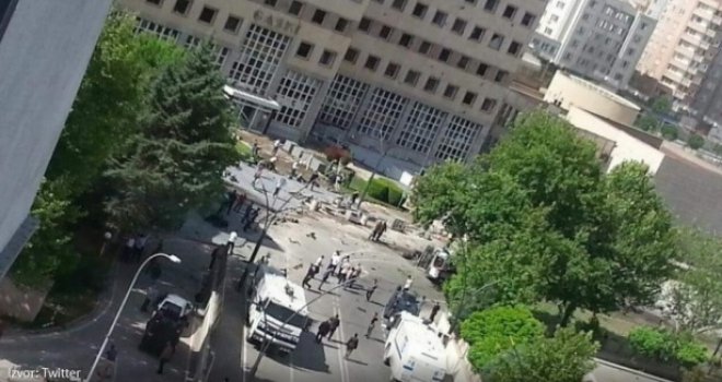 Raste broj žrtava terorističkog napada u Turskoj: U eksploziji ubijen policajac, najmanje 23 ljudi ranjeno 