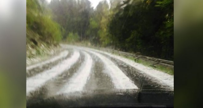 Snažan grad pogodio Olovo