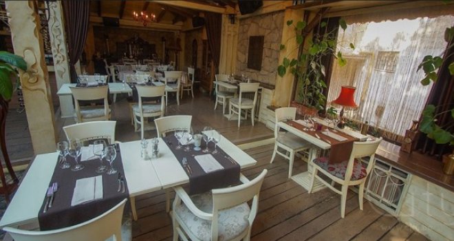 Humanitarna večera u restoranu '4 sobe gospođe Safije': Tim Clancy i Jim Marshall ne posustaju u pomoći izbjeglicama