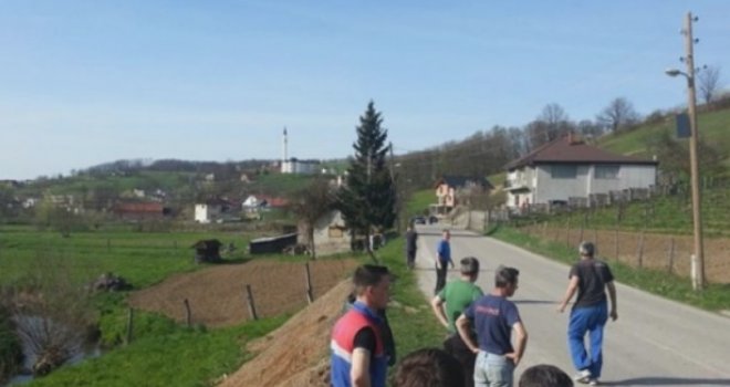 Tragedija u Bihaću: Šestogodišnjak izletio na cestu za loptom, pa ga usmrtio Golf!