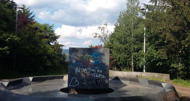 Sramota Sarajeva: Spomen park Vraca još uvijek devastiran i zarastao u korov