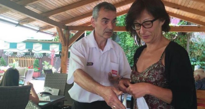 Konobar Florence Hartmann odbio poslužiti piće jer je nosila bijelu traku, pitali je: 'Zašto još nisi u zatvoru?'