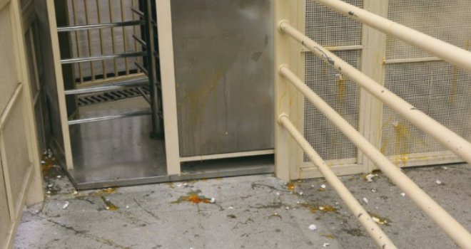 Demonstranti u Ankari jajima gađali ambasadu Njemačke