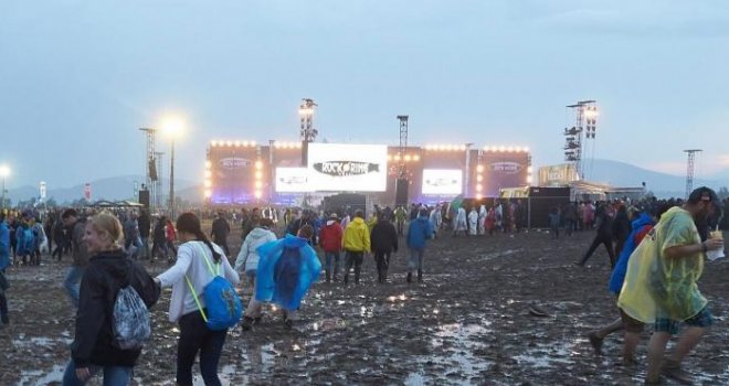 Usljed udara groma povrijeđena 71 osoba na rock festivalu