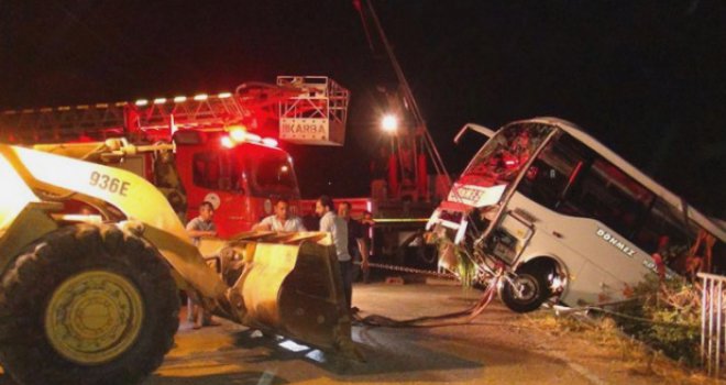 Tragedija u Turskoj: Autobus sa djecom pao u kanal, najmanje 14 poginulih