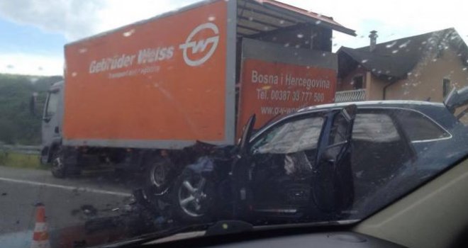 Poginuo vozač audija u udesu na autoputu Podlugovi-Sarajevo