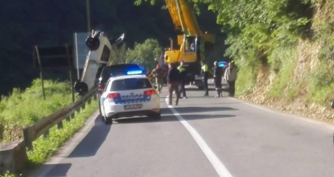 Golf sletio u Vrbas, poginuli mladić i djevojka