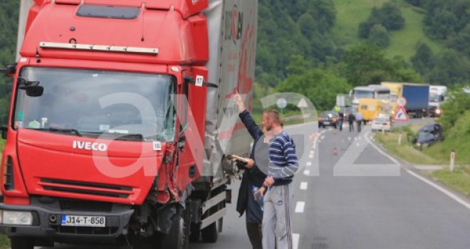 Teška saobraćajna nesreća kod Žepča, jedna osoba poginula