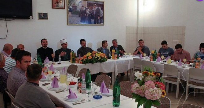 I ovo je BiH: Iftar kod vladike Grigorija, u mostarskoj pravoslavnoj crkvi...  