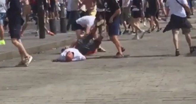 Šokantne slike iz Marseillea: Krvoločni i organizirani Rusi iživljavaju se na Englezima